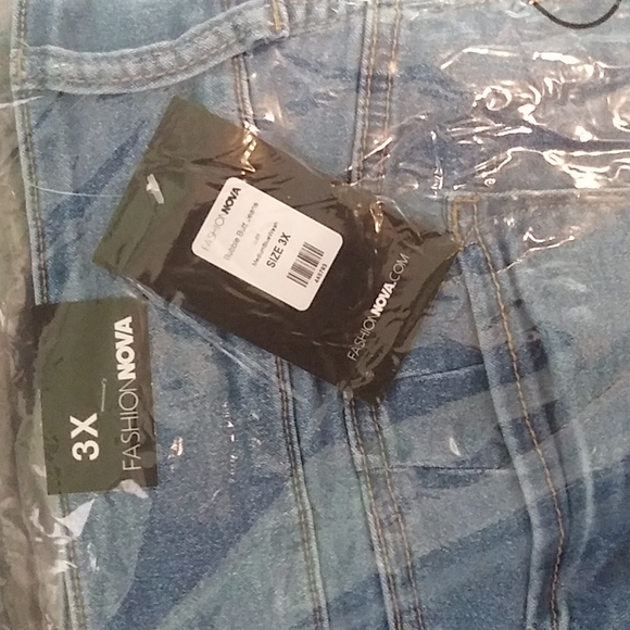 Fashion Nova "Bubble Butt Jeans" (3X) - Picture 3 of 15